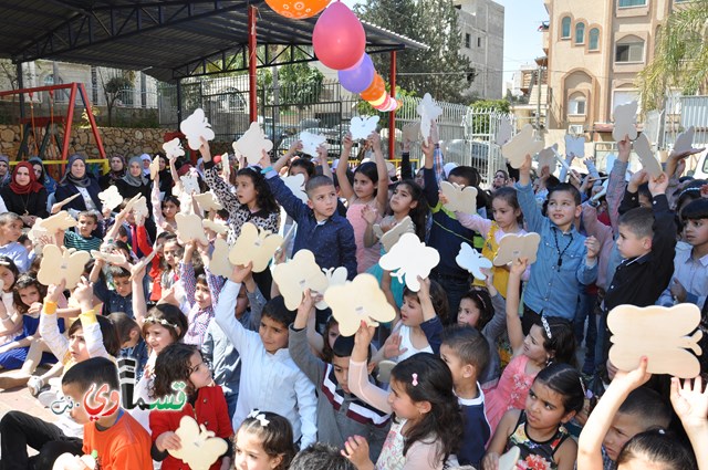 كفرقاسم – فيديو: بساتين الامل, السلام , والمحبة تحتفل بعيد الام على انغام عمو انس وجوقته ..